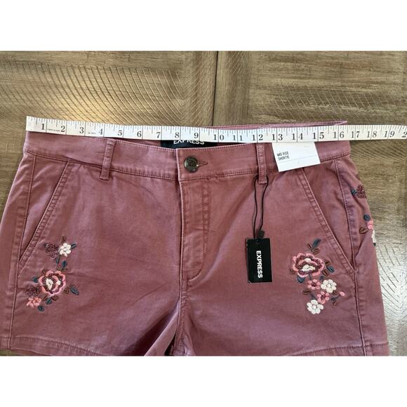 NWT Express Mid Rise Shortie Dusty Rose Embroidered Floral Shorts Women’s Size 8 - Picture 9 of 16